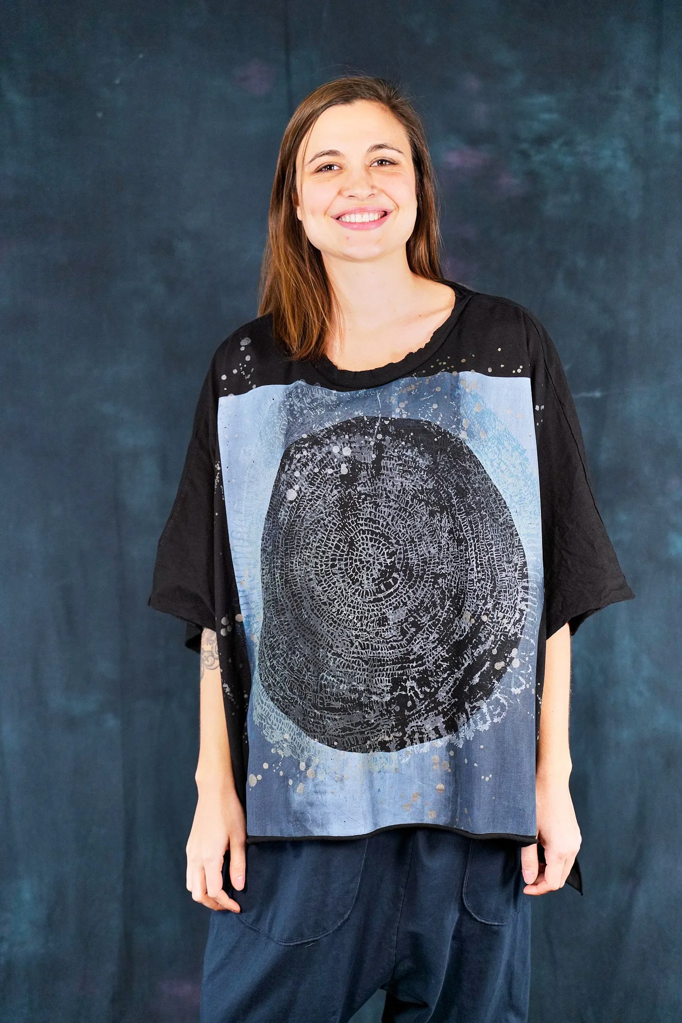 1568 Essential Tee Black - Spirit Wheel
