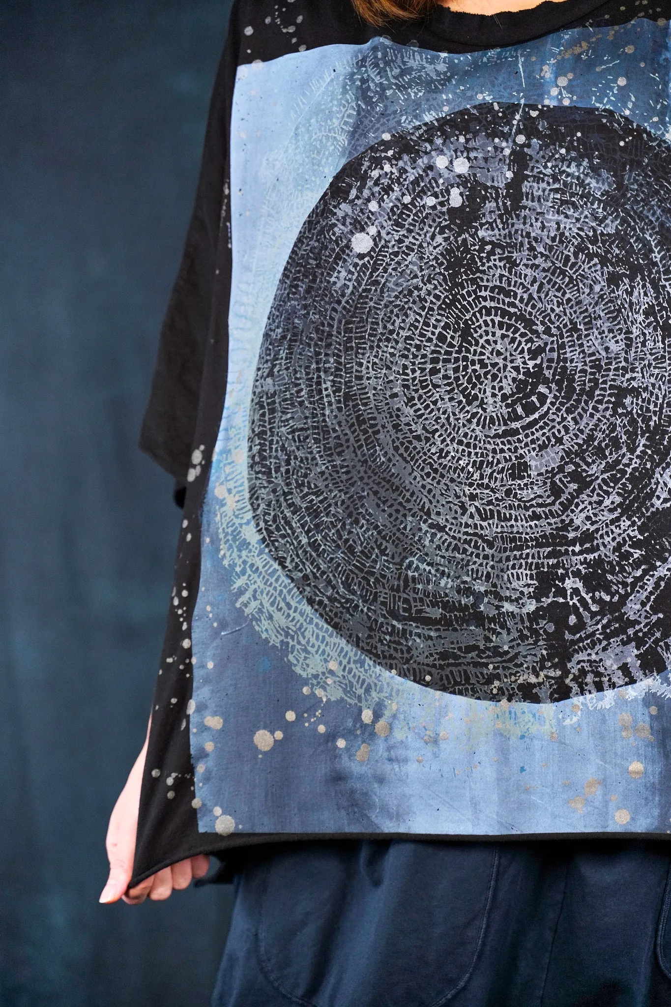1568 Essential Tee Black - Spirit Wheel
