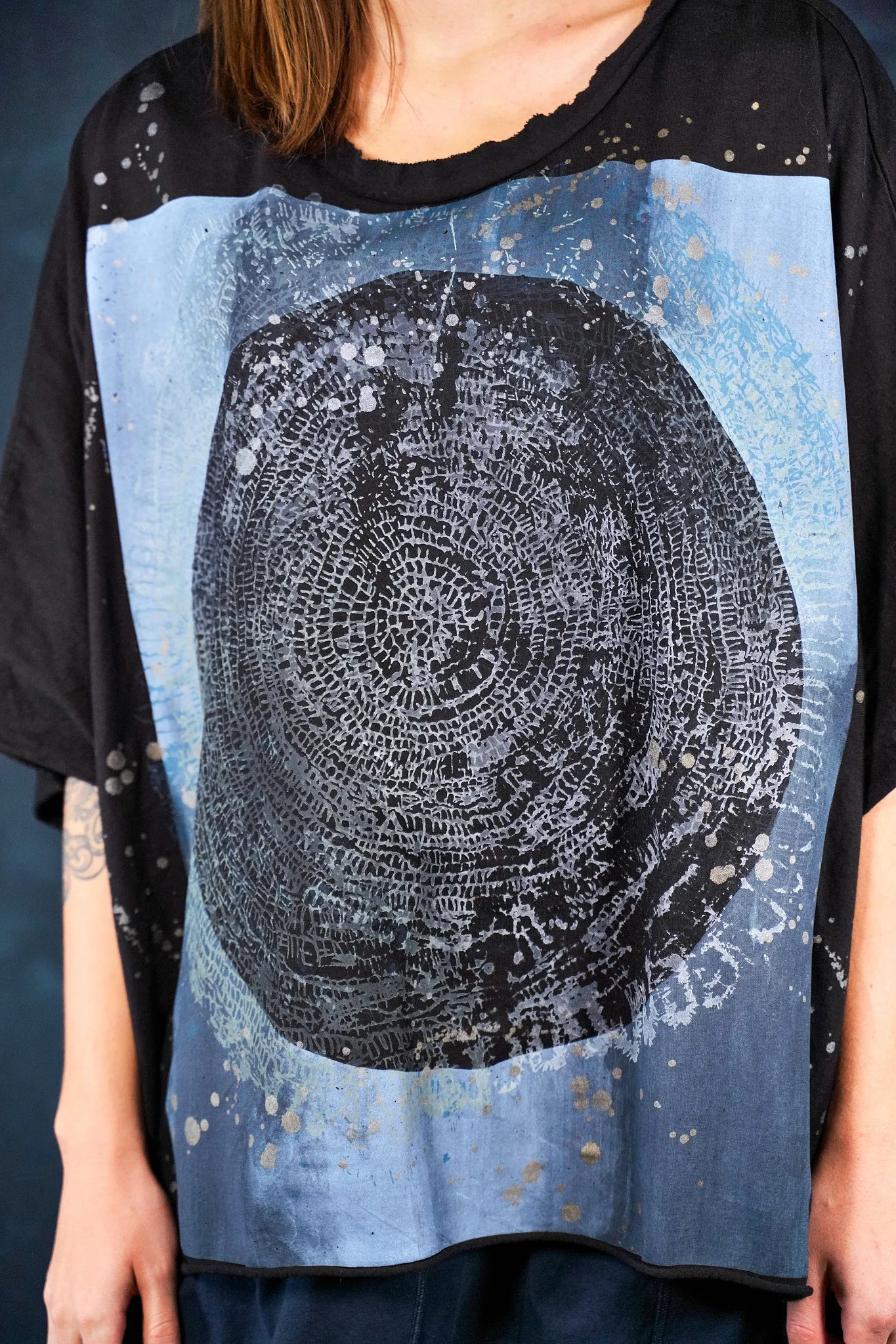 1568 Essential Tee Black - Spirit Wheel