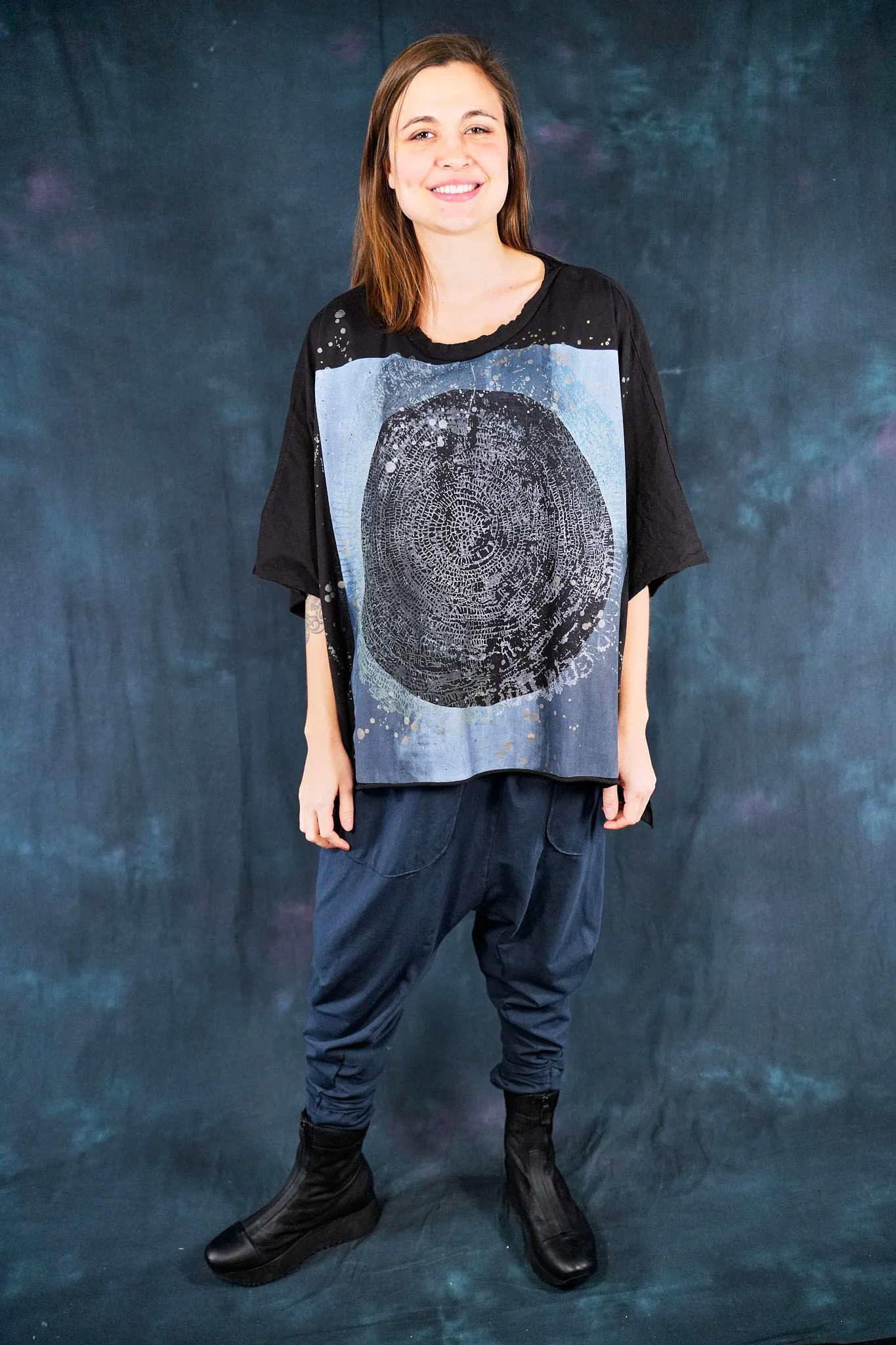 1568 Essential Tee Black - Spirit Wheel