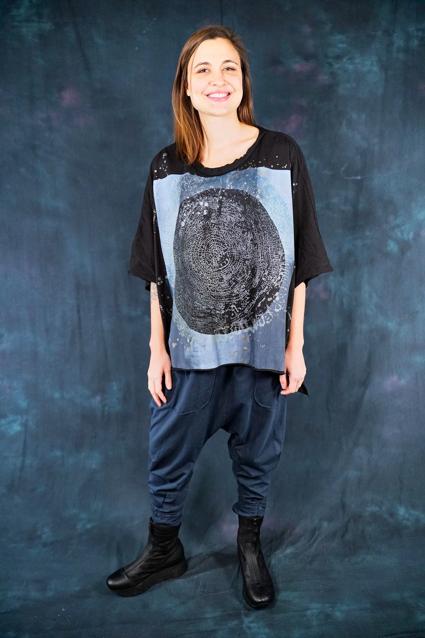 1568 Essential Tee Black - Spirit Wheel