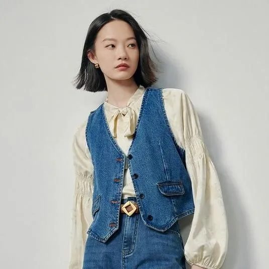 Elegant Sleeveless V-Neck Button Vest for Casual & Daily Wear