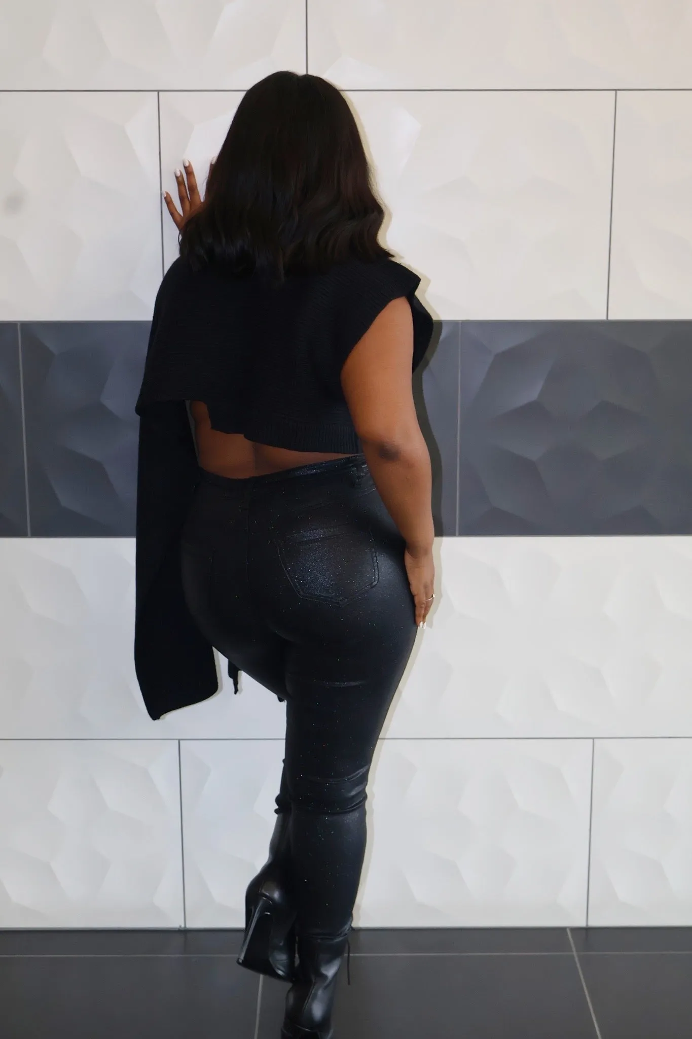 GET INTO YOU SWEATER TOP - BLACK