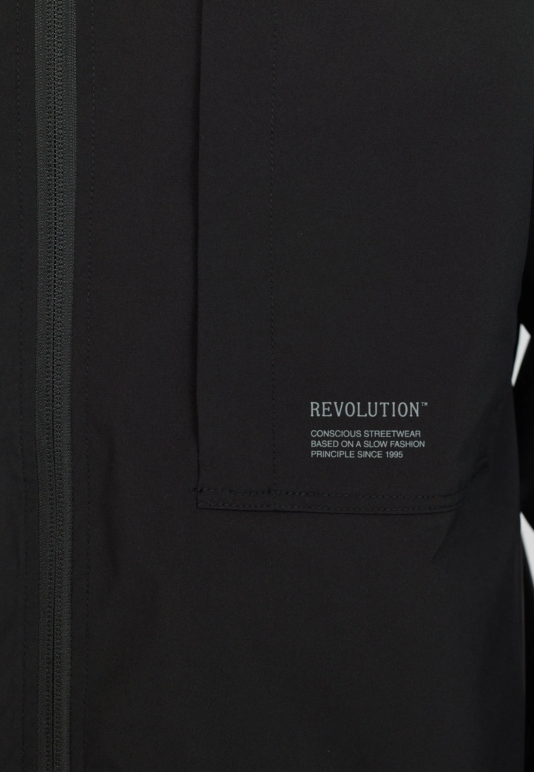 Hooded Windbreaker / 7835 - Black