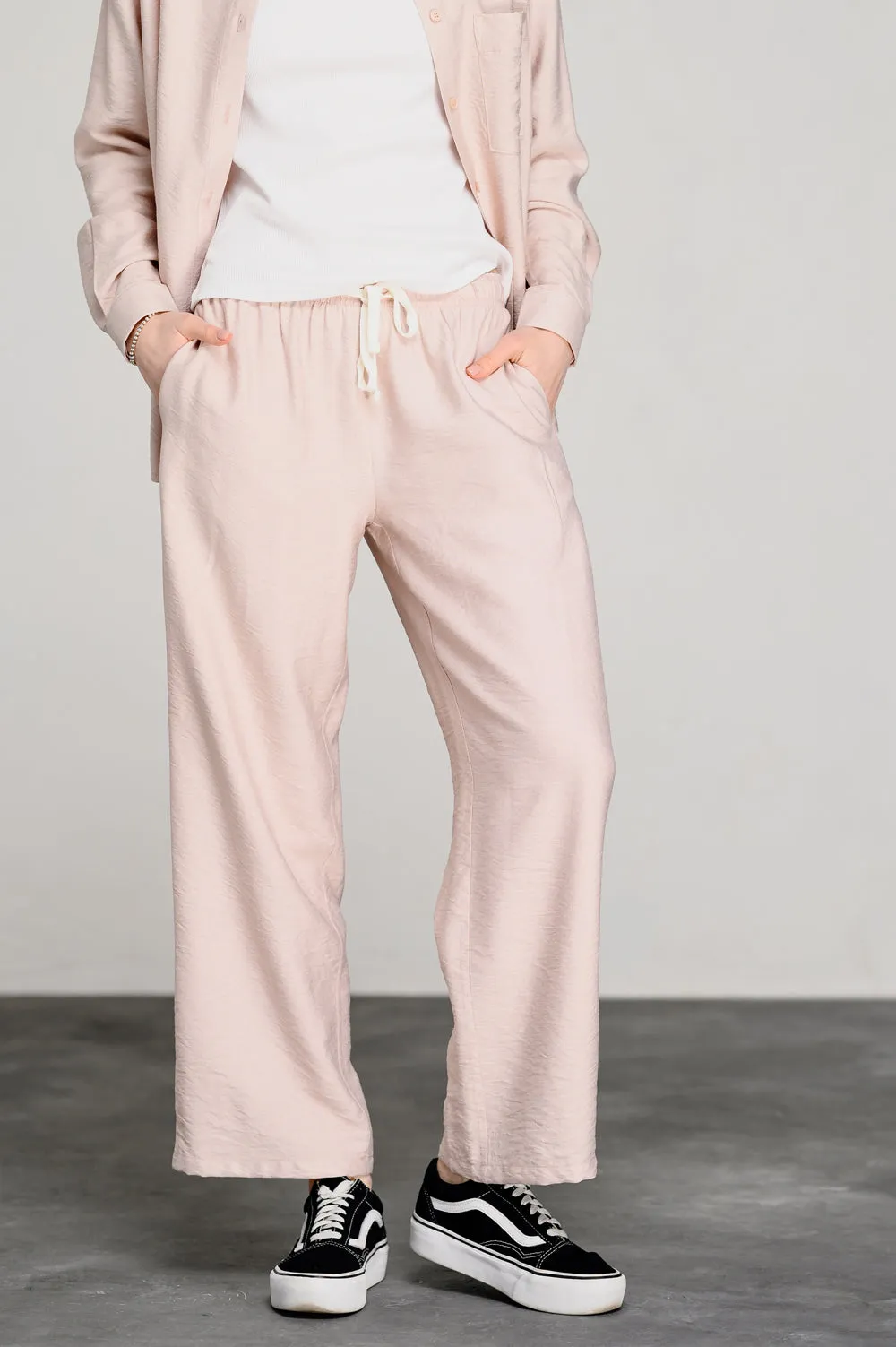 Loose pants with elastic in "Powder" color