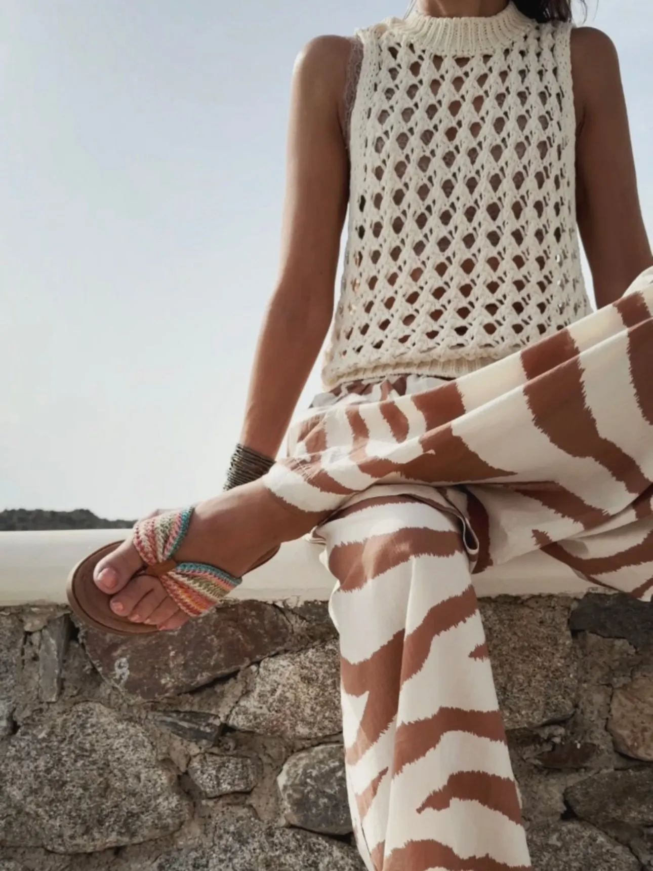 LOOSE PANTS WITH PRINT - BEIGE/BROWN