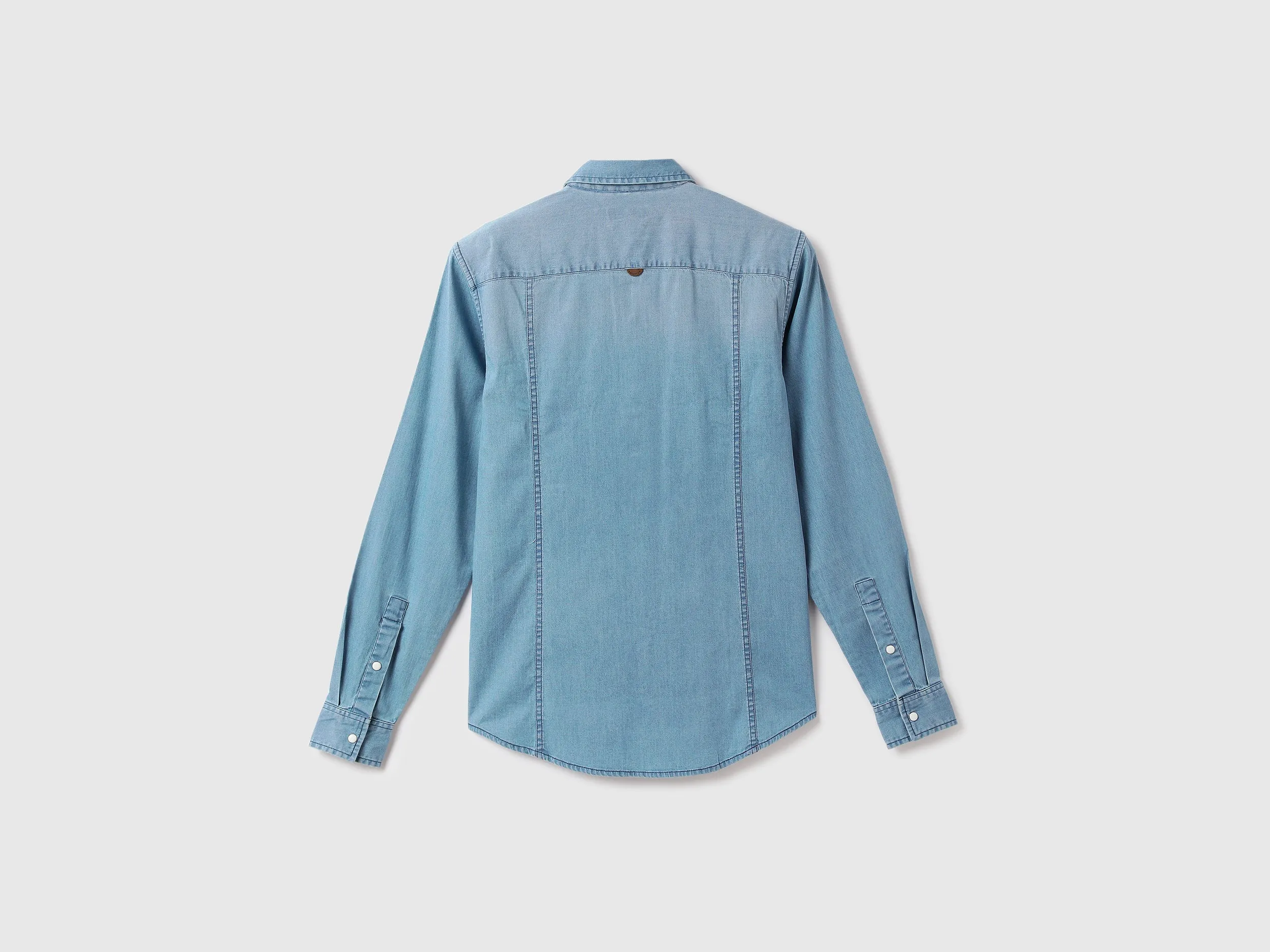 Men Solid Spread Collar Shirt