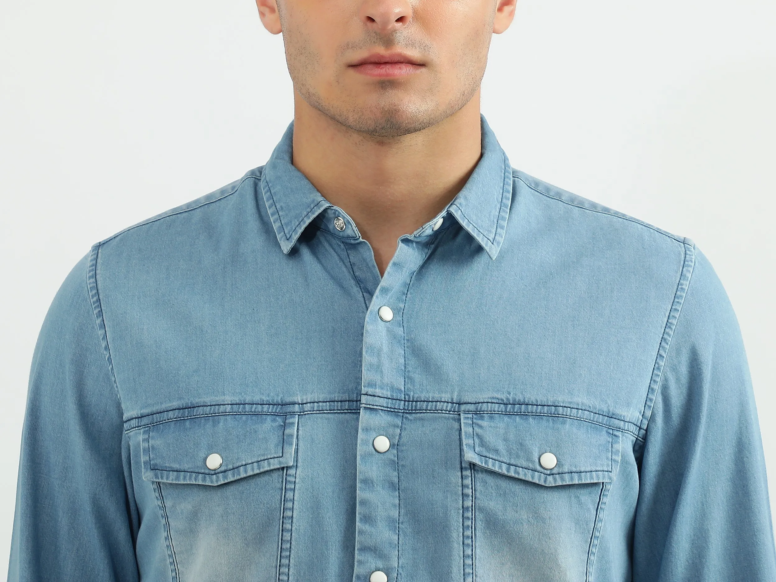 Men Solid Spread Collar Shirt
