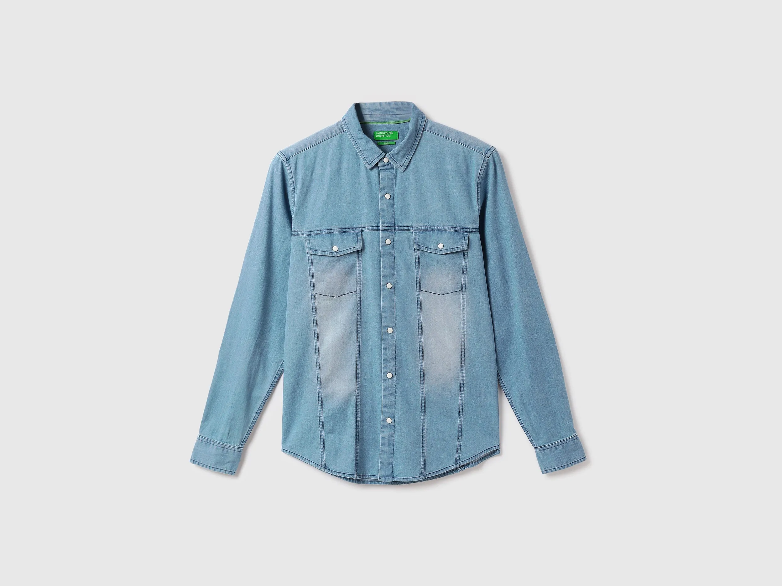 Men Solid Spread Collar Shirt