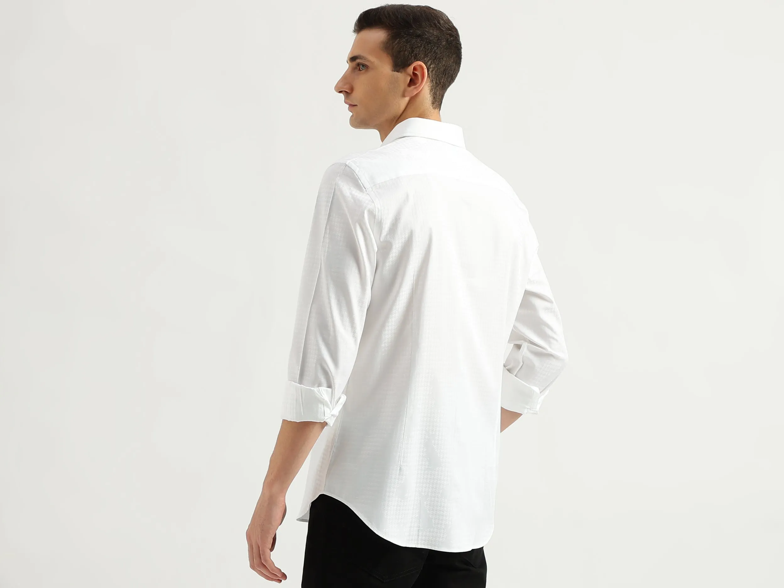 Men's Slim Fit Spread Collar Textured Shirts