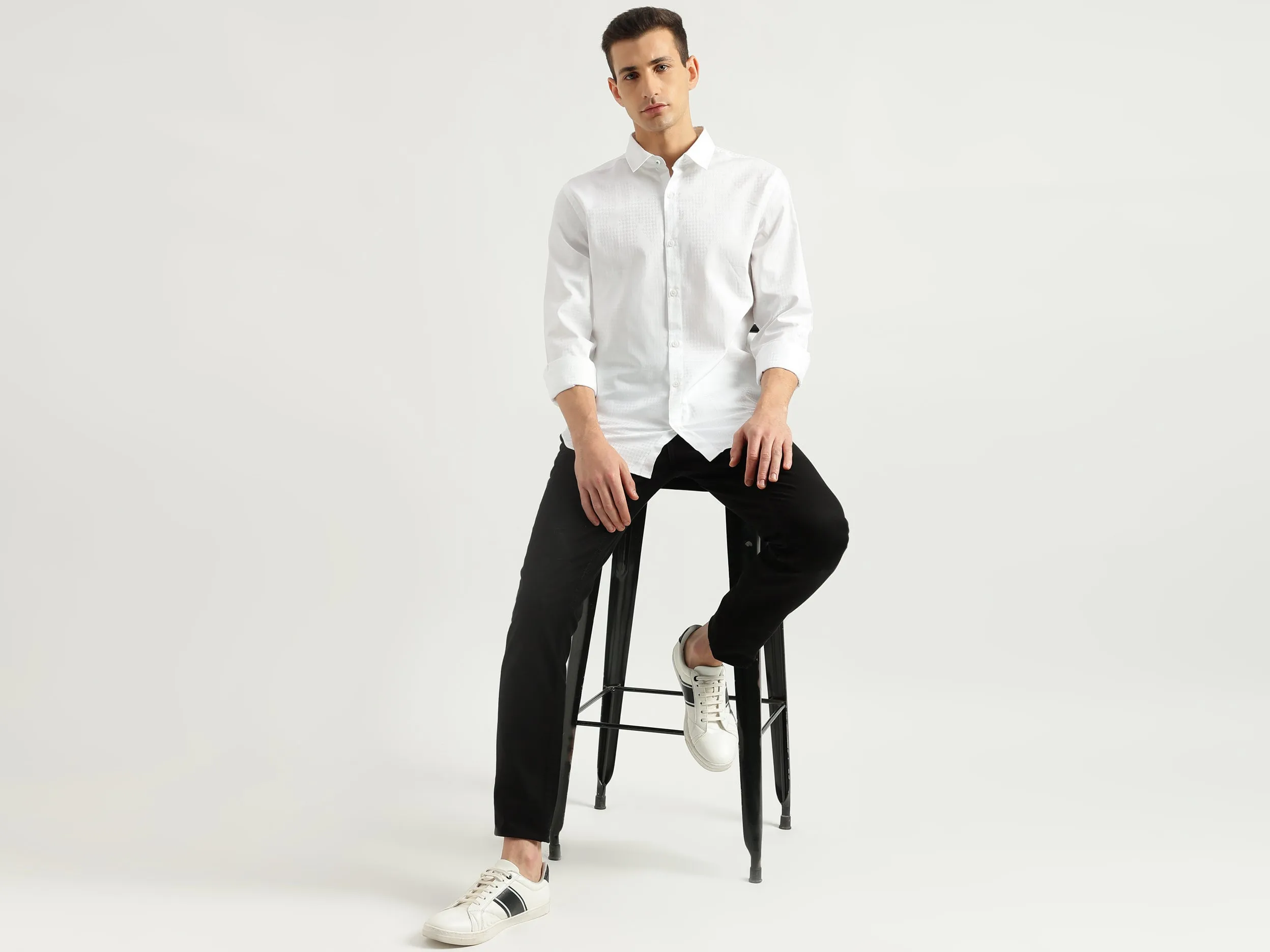 Men's Slim Fit Spread Collar Textured Shirts