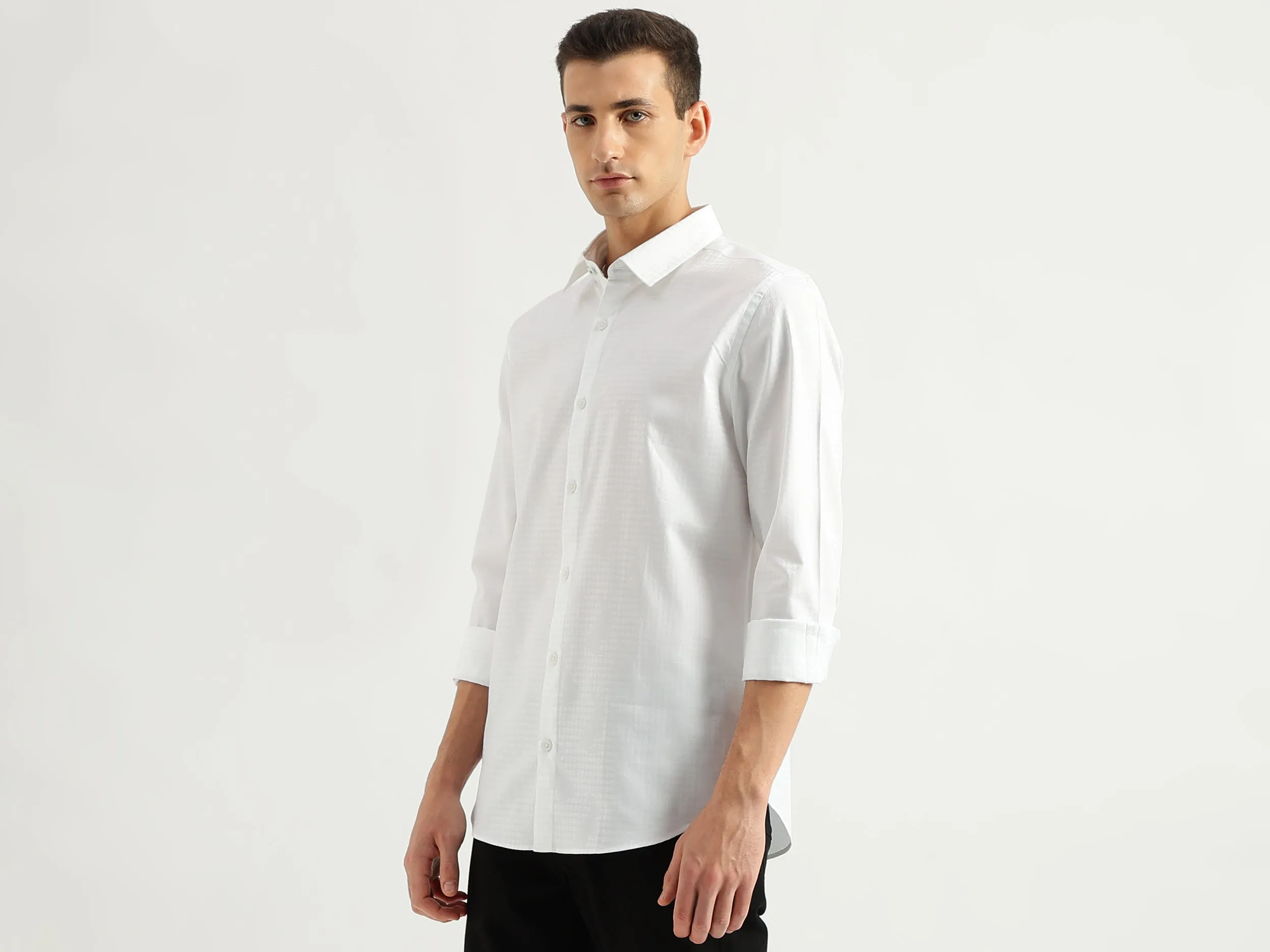 Men's Slim Fit Spread Collar Textured Shirts