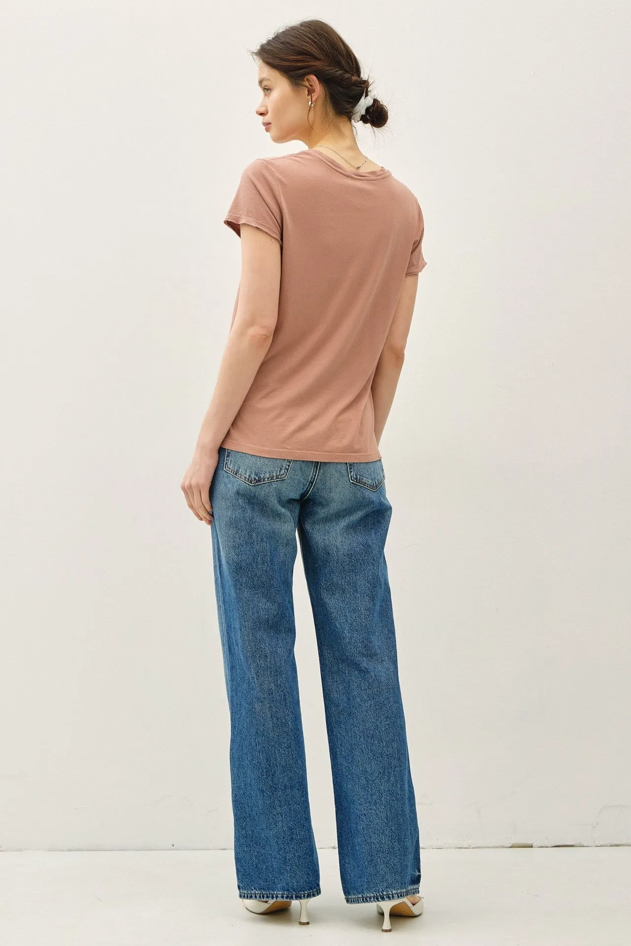 ULTRA SOFT V-NECK BASIC TEE-Caramel